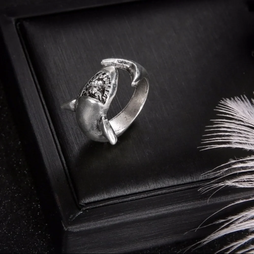 🔴 Great White Shark Ring